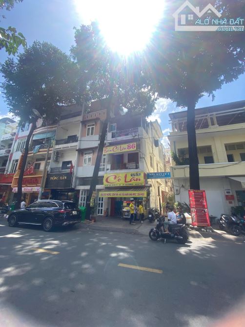 Căn góc 2 mặt tiền Bùi Hữu Nghĩa P7 Q5 giá giảm còn 11,5 tỷ