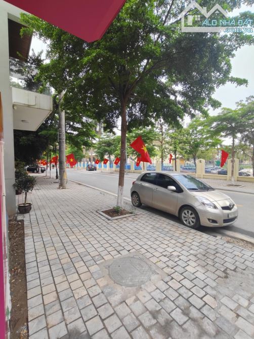 BÁN ĐẤT Ô TÔ TRÁNH VỈA HÈ RỘNG THÊNH THANG, GIẢM GIÁ 1 TỶ ĐỂ AE ĐẦU TƯ