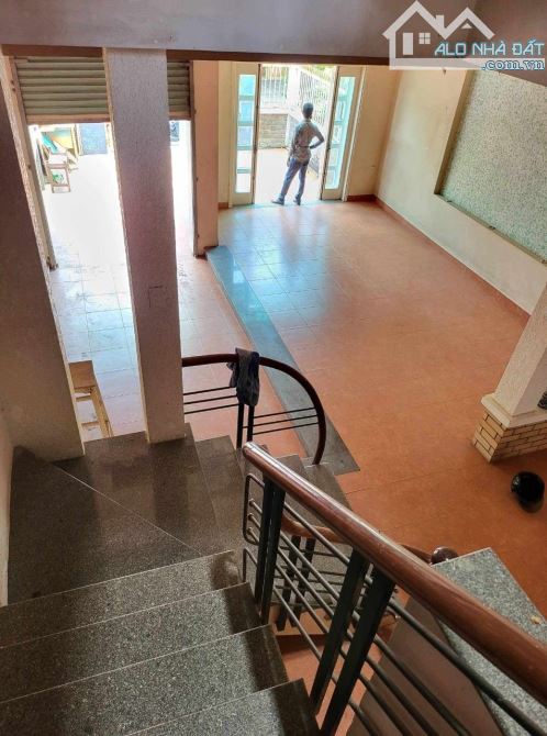 Bán nhà 3 tầng mặt tiền đường bùi xuân phái ,thủy dương,tp huế.