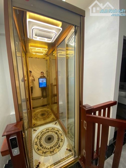 Hiếm - Nhà Mới , 5 Tầng . Thang Máy . Ở Khu Phân Lô Tăng Thiết Giáp