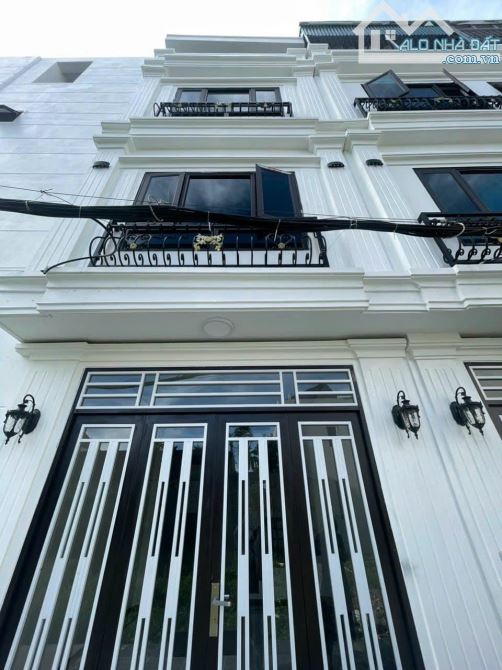 NHỈNH 3 TỶ- NHÀ RỘNG, OTO GHÉ CỬA. 500M RA ĐH TD-TT, 5P QL6-10P BX YÊN NGHĨA