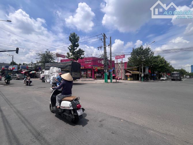 Bán nhà nghỉ 12 phòng, 132m2, thổ cư, đường 5m, kề ngã tư DT743-N.T. Minh Khai, giá~30 t