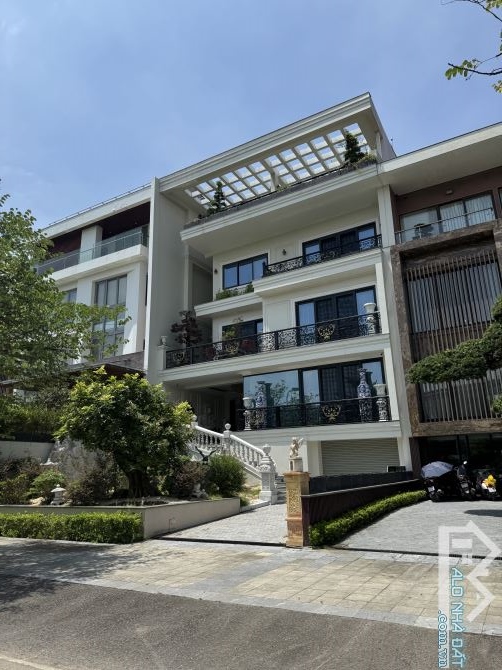 Bán biệt thự siêu VIP khu Q Ciputra, 400m², sân golf, nội thất cao cấp