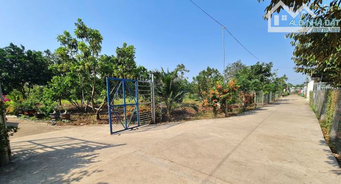 Bán Đất 6.773m2 QH Đất ở, có 300m2 thổ cư, view suối, đồi, trong KDC gần Chợ, Trường Học