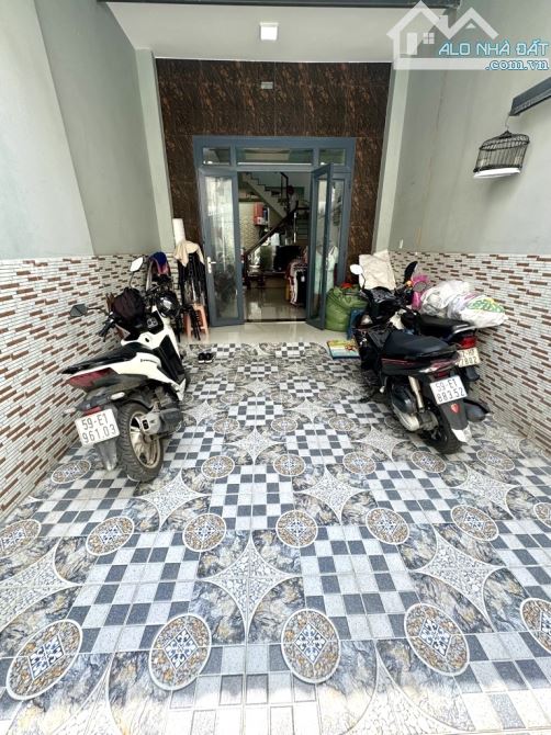 Nhà 2 Tầng sát Mặt tiền ĐÔNG HƯNG THUẬN 02, Q12 - Dt 85m2 (4.2 x 23), nhà đẹp ở ngay.
