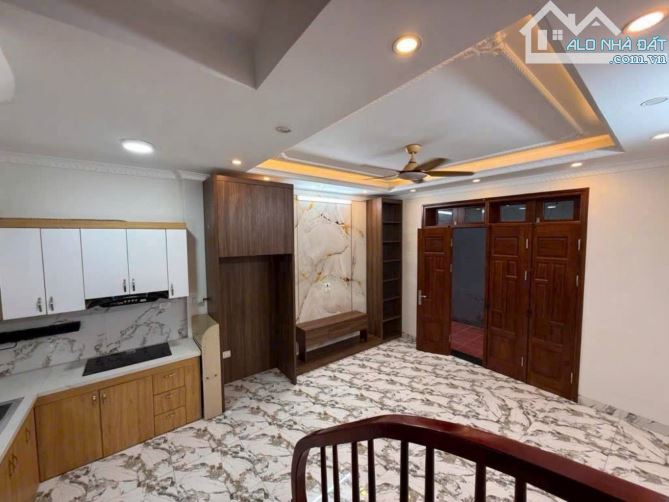 BÁN NHÀ CỔ LINH – 5 TẦNG ĐẸP – 30m2 – 5.65 TỶ