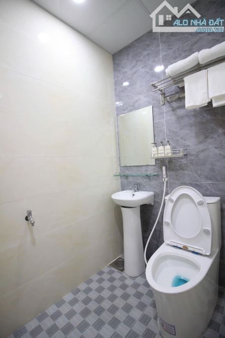 Bán khách sạn 7 tầng 16 phòng Ngô Mây, DT 64m2, Giá 15,9 tỷ