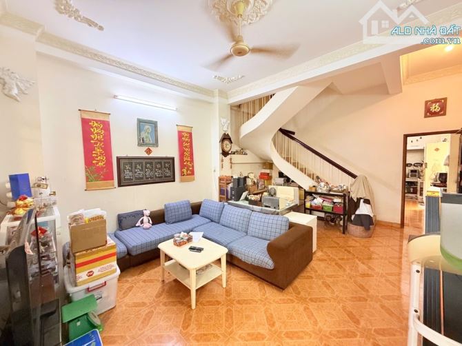 Chủ nhiệt bán giảm 500tr còn nhỉnh 10 tỷ xíu - 100m2, 3 tấm, ngang khủng, vuông vực.