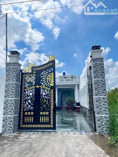 Bán gấp căn nhà cấp 4 có sân thượng, 189m2, Trảng Bàng, SHR, Giá 850 Triệu.