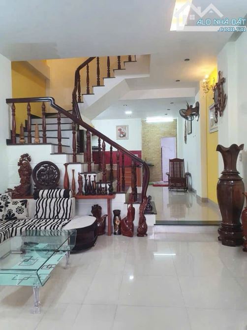 NHÀ 3 TẦNG MỚI ĐẸP GẦN BIỂN HOÀ MINH 16-DT 72M2-NGANG 4,5M-CHỈ 5,55 TỶ
