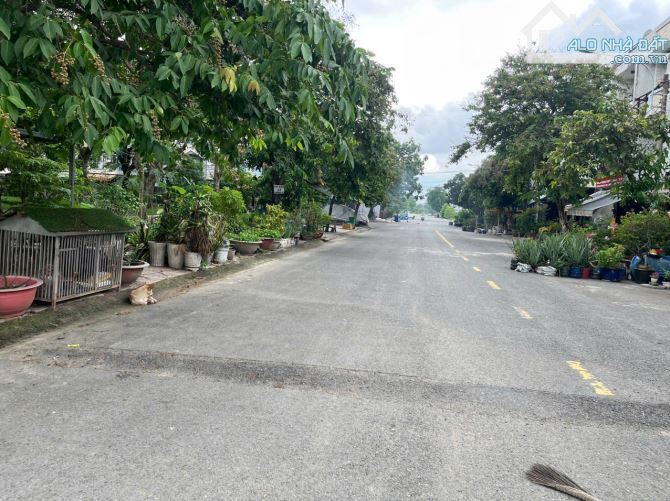 kẹt tiền bán gấp lô đất mặt tiền đường 3C ngay siêu thị co.op mart tân vĩnh lộc