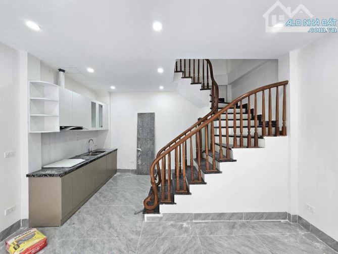 🏡 BÁN NHÀ 6 TẦNG THANG MÁY – GẦN BIGC LONG BIÊN – CHỈ HƠN 8 TỶ