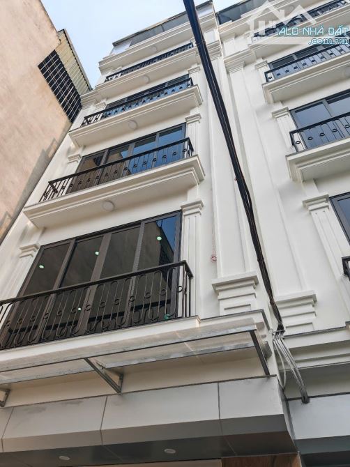 Bán nhà Phạm Văn Đồng, 40m2, phân lô, ô tô, nội thất chủ tặng,  nhỉnh 7tỷ.