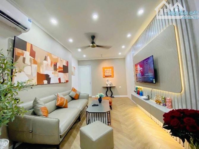 6.3 TỶ NHÀ 5 TẦNG NGÕ THOÁNG SẠCH, DÂN TRÍ CAO NGỌC THỤY