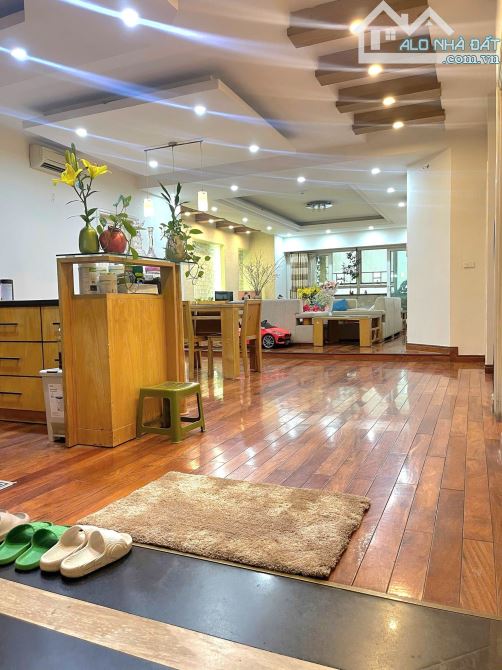 MẶT PHỐ GIẢNG VÕ 20 TỶ DT 30M MT 4M 6T KINH DOANH SIÊU ĐỈNH, VỈA HÈ ĐÁ BÓNG