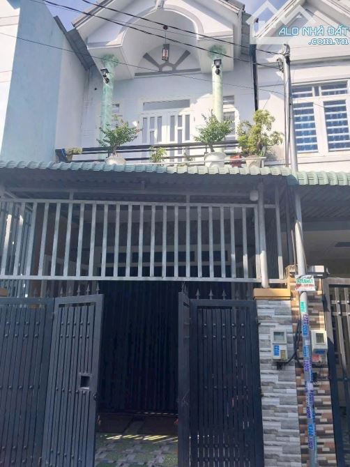 BÁN NHÀ 1T1L PHƯỜNG BỬU HOÀ TP BIÊN HÒA. DT: 4,2x17,5=73,5m2. GIÁ: 2TỶ8