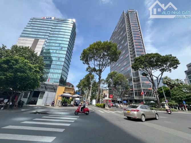 MT ngay Trần Hưng Đạo, gần Pullman 5 Sao, 11x30m, 3 tầng, Chỉ 180 tỷ