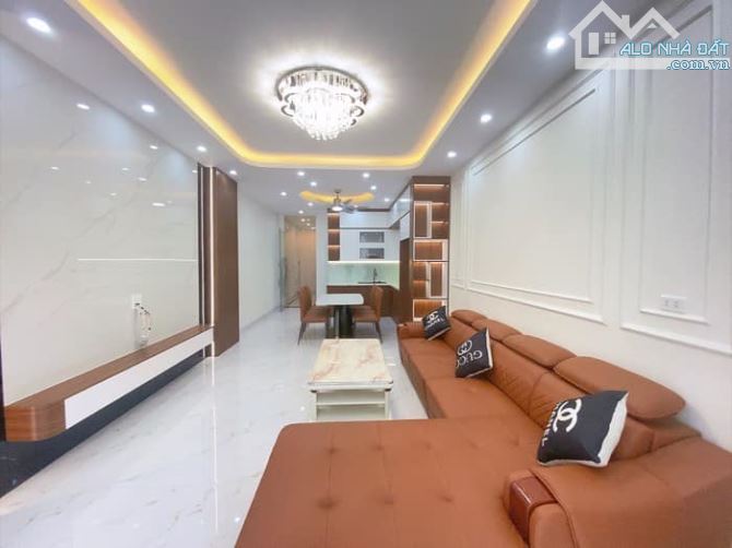 Bán nhà Hoàng Cầu Đống Đa gần 50m2 nhà đẹp gần Quận Ủy, chỉ hơn 12 tỷ