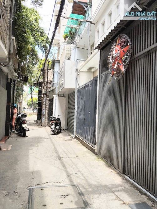 NHÀ 5 TẦNG- 3,3 x 11M VUÔNG- LÊ VĂN DUYỆT P1 BT- SÁT HẺM ÔTÔ- GIÁP Q1- 7,7 TỶ