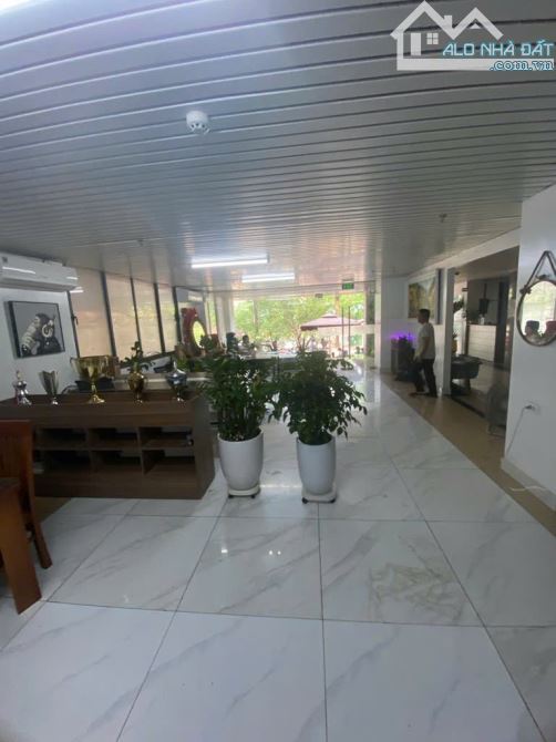 CHÍNH CHỦ CẦN BÁN TOÀN BUILDING BỜ SÔNG 8 TẦNG , THANG MÁY, DÒNG TIỀN 400TR/ THÁNG