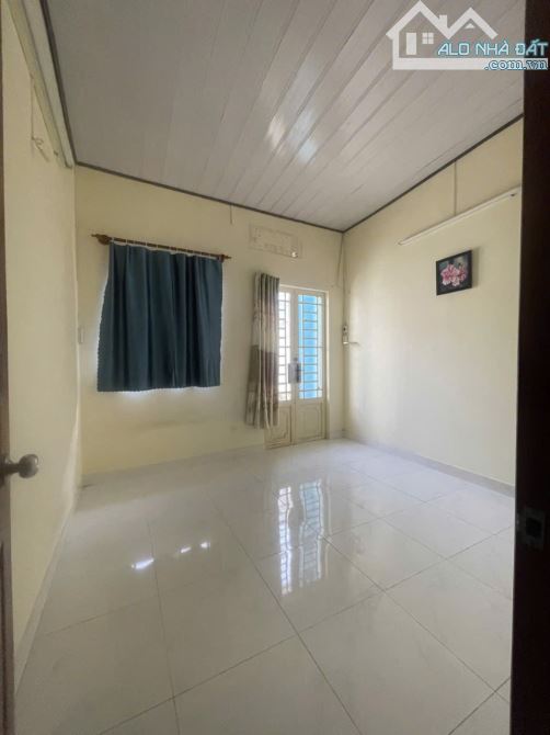 Quận 6, nhà 2 tầng, gần MT Bà hom, cách 10m ô tô thông, giá rẻ.