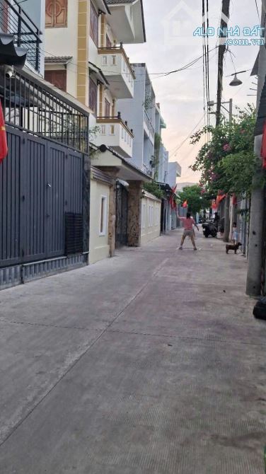 💥HIẾ.M. PHÚ MỸ Q.7💥90M2. ÔTÔ ĐẬU CỬA. 4TẦNG. 12PHÒNG CHO THUÊ. HOAN CONG CHUẨN. CHỈ 9Ty