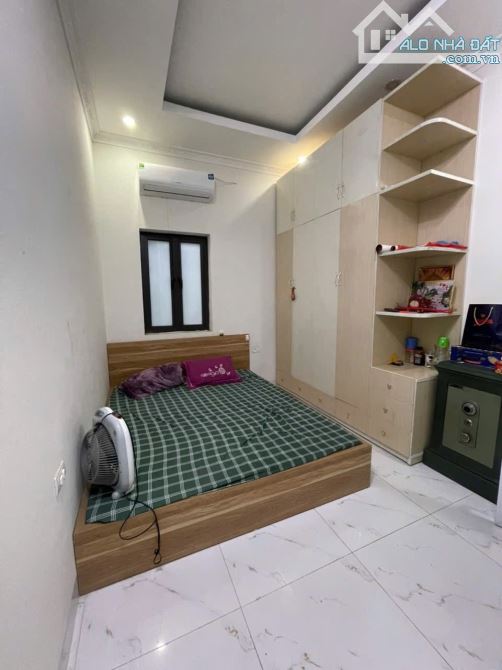 Bán nhà Tây Tựu, Bắc Từ Liêm, 96m2, C4, mặt tiền 6m, giá 2.3 tỷ
