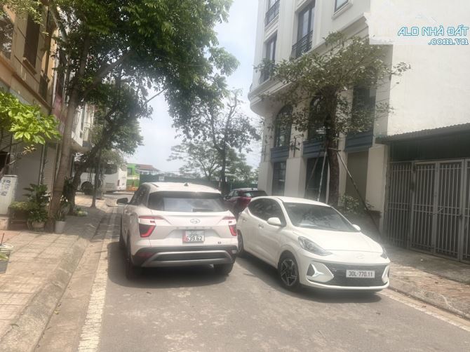 Bán Nhà Cổ Linh -Long Biên: Lô Góc, View Thoáng Đường Ôtô Tránh, Nội Thất Đẹp.13Tỷ Nhỉnh