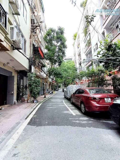 NHÀ ĐẸP SIÊU PHẨM BA ĐÌNH - THANG MÁY - PHÂN LÔ - VỈA HÈ Ô TÔ TRÁNH, ĐỖ NGÀY ĐÊM - LÀM VĂN
