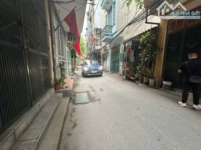 NHÀ PHÂN LÔ ĐÀO TẤN - NGÕ THÔNG, 2 MẶT NGÕ TRƯỚC SAU - Ô TÔ 4 CHỖ ĐỖ CỬA - MT 4M - NHỈNH 1