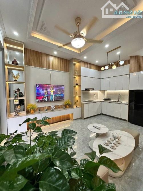BÁN NHÀ PHỐ THẠCH BÀN – Ô TÔ ĐỖ CỬA – MẶT TIỀN 4,5M – 5,95 TỶ