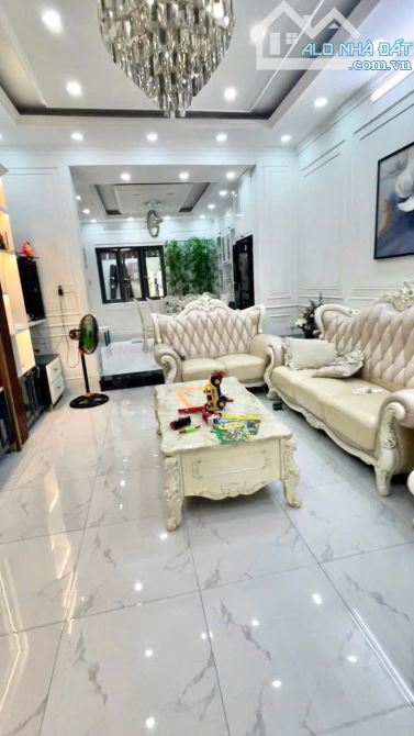 Căn Nhà Mái Thái Lô Góc Biệt Thự, KDC Phường Tam Hiệp – Gần GX Xuân Hòa & Đường Đồng Khởi.