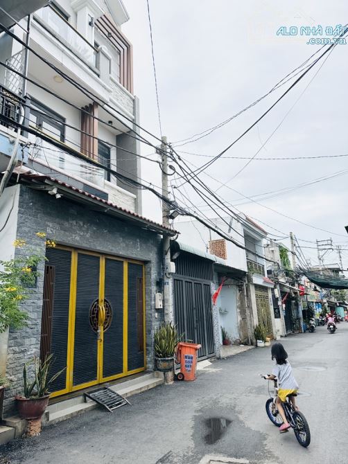 Gấp bán - Nhà 2 tầng 1/ hẻm 6m thông đường TRẦN THỊ HÈ, Hiệp Thành, Q12, Dt 58m2(4x15).