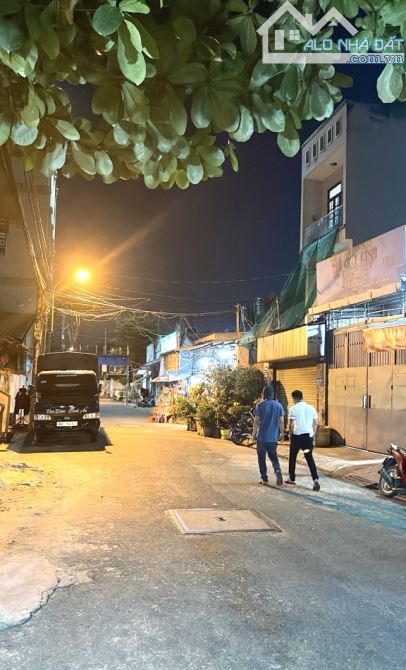 Nhà 3 Tầng Mặt tiền nhánh đường 10m thông TRUNG MỸ TÂY 2, Q12, Dt 92m2 (4x23),