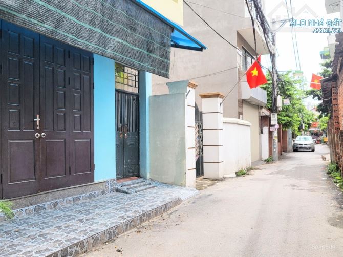 Bán đất đẹp Phương Canh, Trịnh Văn Bô. Mặt ngõ, oto vào nhà. Gần phố và gần CĐ FPT, Đông Á