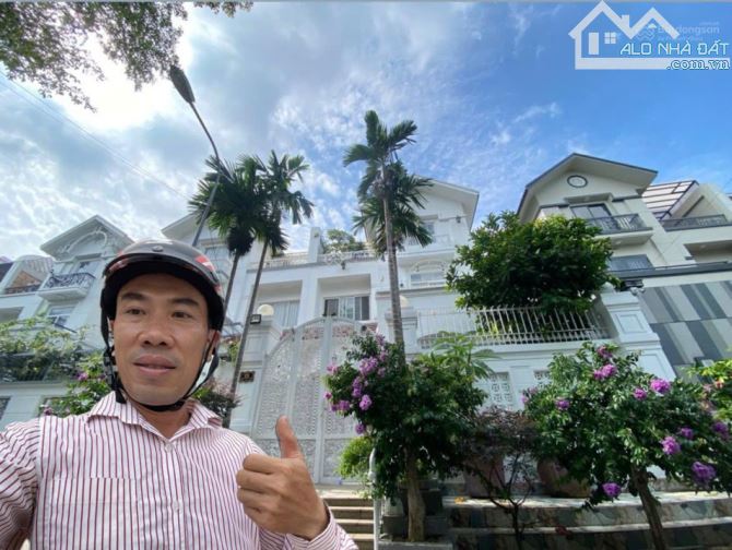 BÁN BIỆT THỰ CAO CẤP, 153M2 - 3 TẦNG 8.5x18M, ĐƯỜNG 12M, THÔNG THOÁNG, GIÁP QUẬN 8 - 14.5