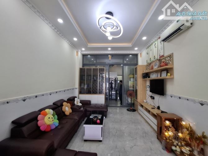 Bán nhà 3 Tầng MẶT TIỀN kinh doanh Dĩ An,rẻ hơn căn kế bên 300tr
