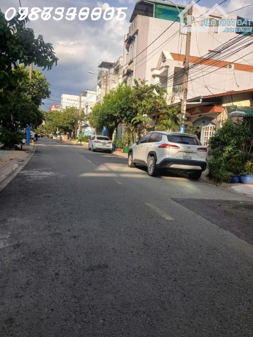 BÁN NHÀ  70M2 HẺM Ô TÔ TRÁNH NGAY LÊ VĂN VIỆT QUẬN 9 CHỈ NHỈNH 6 TỶ
