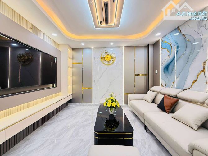 NHÀ ĐẸP 5 TẦNG NGAY EMART 2 HXH VÀO NHÀ - 45m2 VUÔNG A4 - 6.9 TỶ - 10
