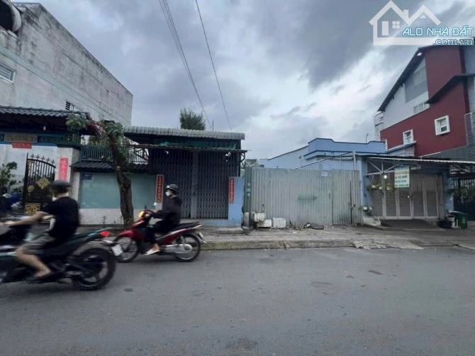 Bán đất đường 102 Lã Xuân Oai, P.TNPA, Q9 cũ, DT 270m2 giá 14 tỷ - 1