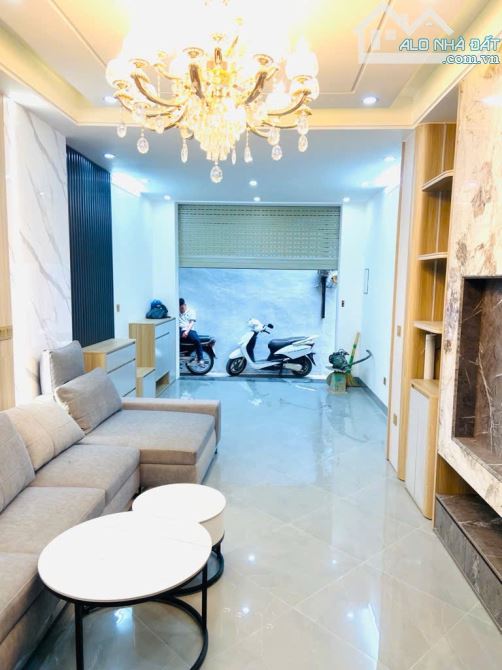 ĐỘI CẤN - SÁU TẦNG THANG MÁY - SỎ HOA HẬU - FULL NỘI THẤT - 1