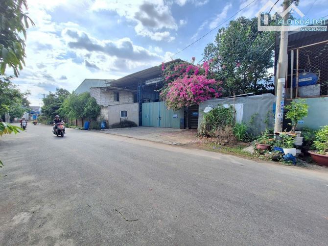 Nhà xưởng 920m ngang 18m gần vòng xoay An Phú ngã tư Liên Huyện Tân Bình Dĩ An v - 1