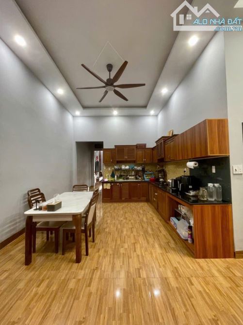 NHÀ CẤP 4 SIÊU RỘNG MẶT TIỀN ĐỖ XUÂN HỢP: 6.25 tỷ - 1