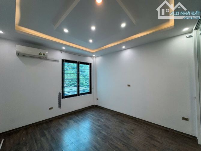 ♻️ ĐỨC GIANG - THƯỢNG  THANH - NHÀ LÔ GÓC - NGÕ THÔNG - Ô TÔ VÀO NHÀ , DT 50m² , 4 NGỦ - Đ - 1