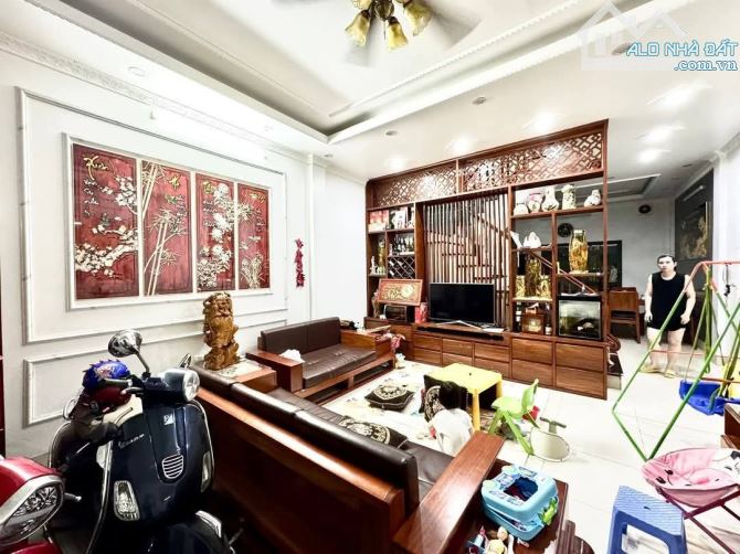 BÁN NHÀ HOÀNG QUỐC VIỆT NGÕ NÔNG GẦN PHỐ 3 MẶT THOÁNG 54M*5T, MẶT 5.8M DÂN XÂY. 10 TỶ - 1