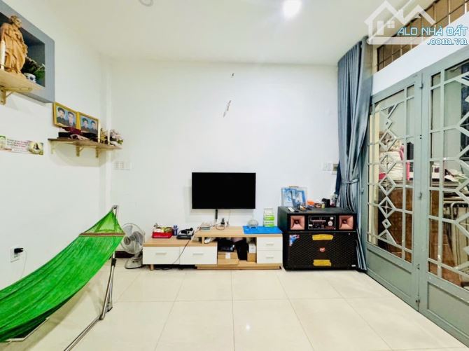 Nhà 2 tầng_hẻm rộng 3m _P.TML, Quận 2, Dt:79m2_ ngang 5,4m nở hậu 6m, chỉ 6,1 tỷ - 1