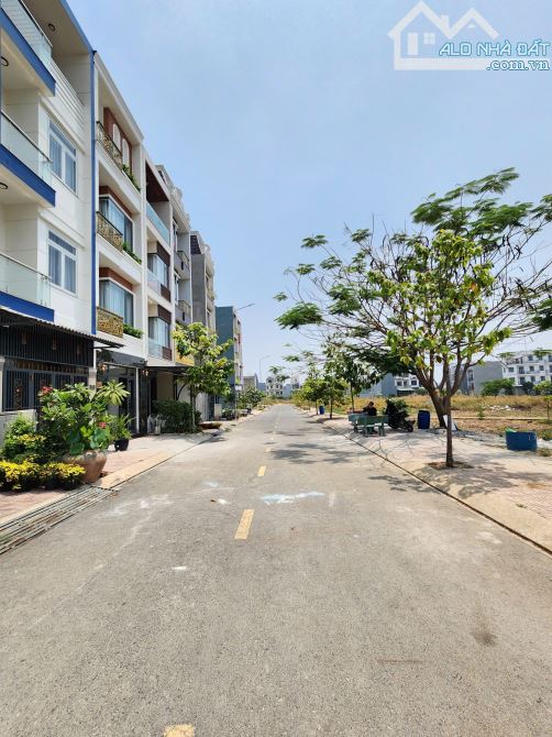 7Tỷ500 TL 🔥👉 Nhà 4 Tấm Hoàn Công, Full Nội Thất, KDC gần Làng Đại học Thủ Đức, ga Metro - 1