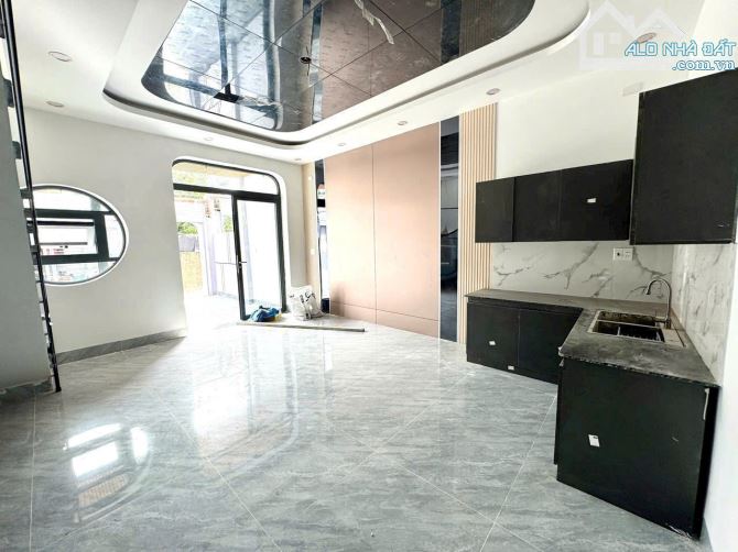 Giá 2 tỷ 750. Bán nhà 1 trệt 1 lầu mới 100% phường Biên Hoà. 5x14m. Đường ô tô. Sân ôtô. - 1