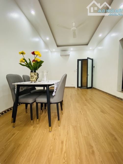2.9 tỷ bán căn hộ tập thể tầng 3 Thọ Lão, ngay phố Lò Đúc, diện tích 70m2 sử dụng, căn hộ - 1