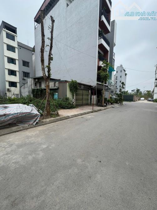 Phân lô TĐC Cự Khối - vỉa hè đường 15m kinh doanh - 65m đất MT 5m giá rẻ. - 1